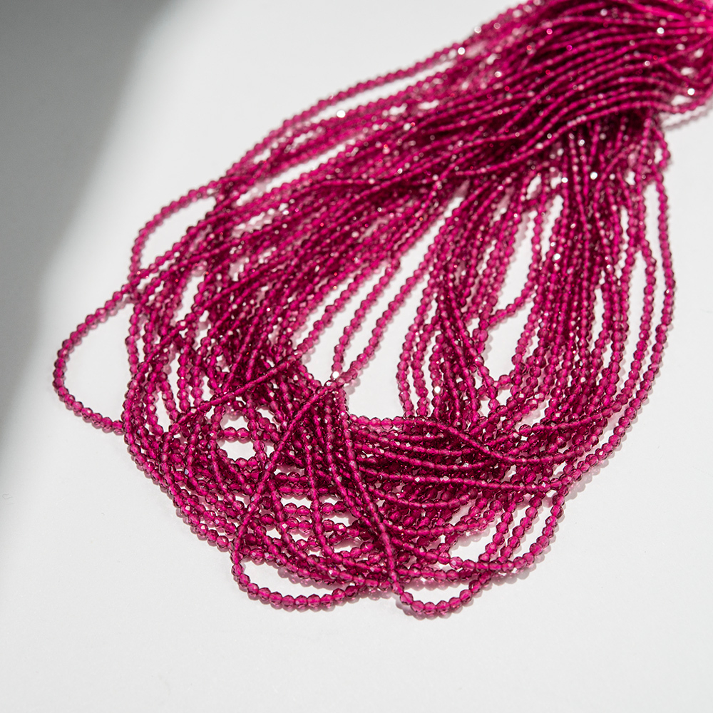 Ярко-розовая шпинель синтетическая, 2мм, шар, микроогранка