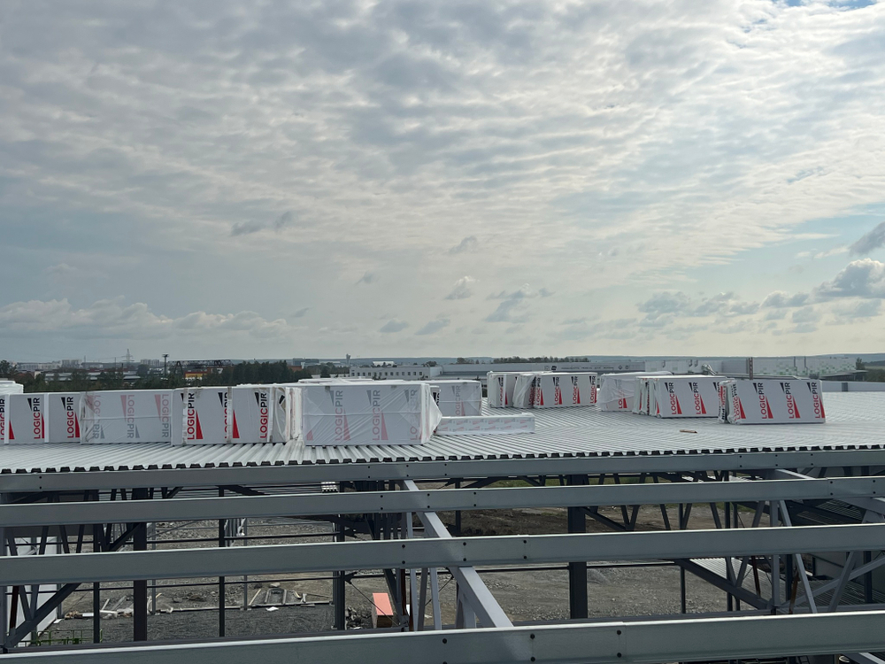 Комплексная поставка материала и монтаж кровли из ПВХ мембраны на пристрой к производственно-складскому комплекс г. Екатеринбург, ул.Черняховского