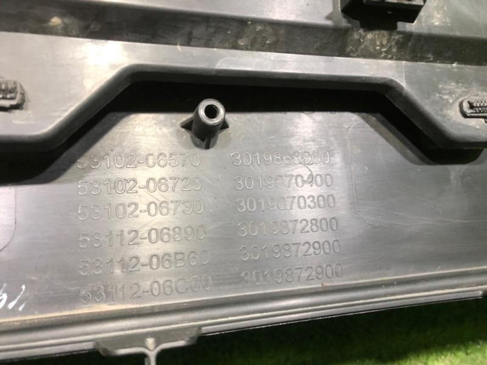 Решетка переднего бампера Toyota Camry XV70 (2020-н.в.)