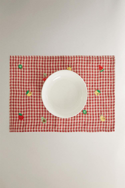 ZARA HOME ФРУКТОВАЯ ВЫШИТАЯ САЛФЕТКА, КРАСНЫЙ