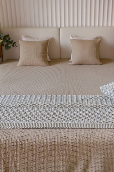 Набор покрывала и декоративных наволочек Luxberry Vegan бежевый