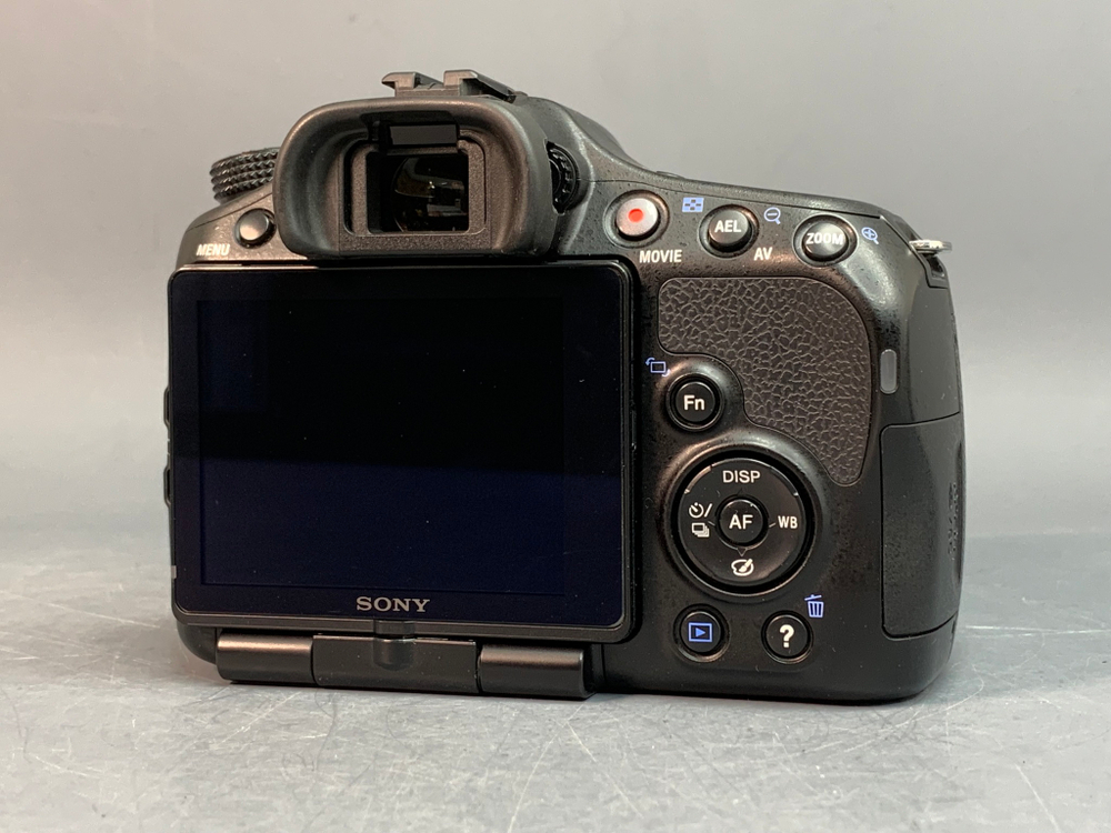 Sony Alpha SLT-A57 Kit 18-55mm 1909 кадров