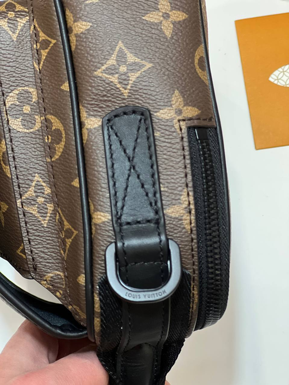 Сумка-мессенджер Louis Vuitton