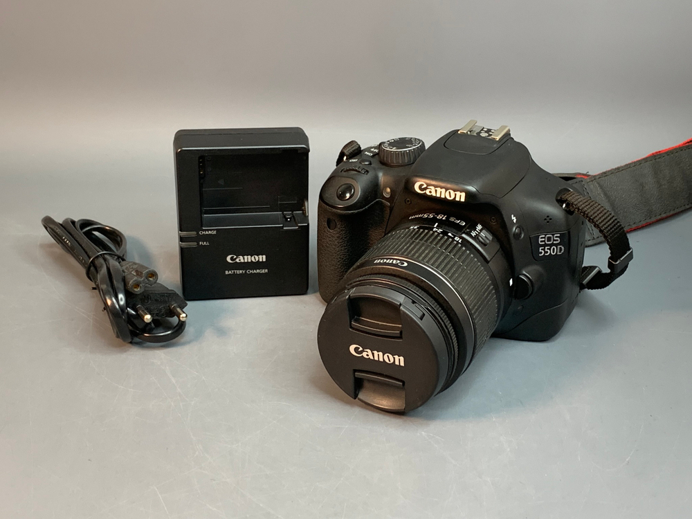 Canon 550D kit 18-55mm 10.200 кадров