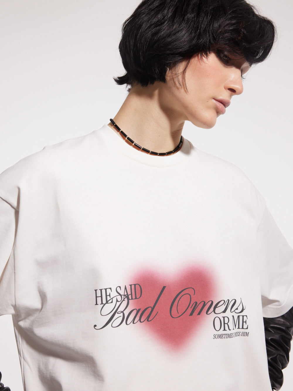 Футболка Bad omens, молочная