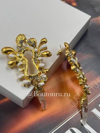Серьги золотые с замочной скважиной со стразами и кристаллом Скиапар.