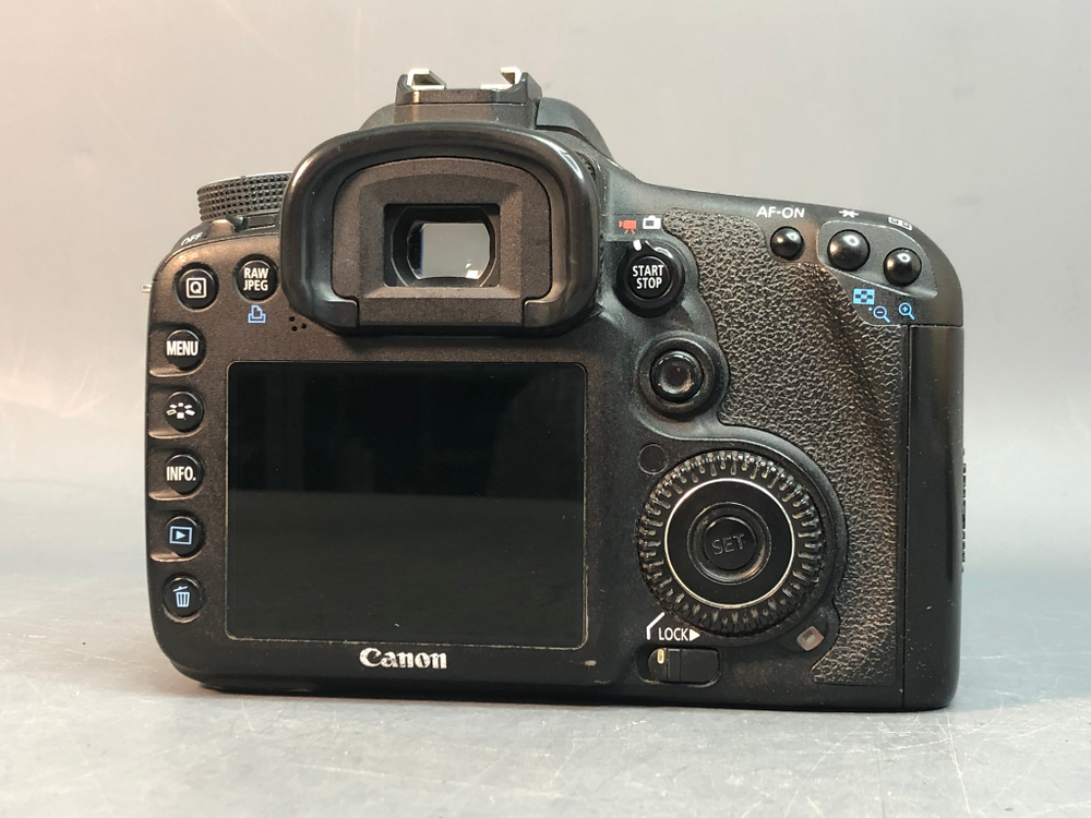 Canon EOS 7D 166.000 кадров, немного битых пикселей