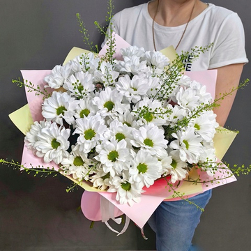 Букет из 7 кустовых хризантем сорта "KENNEDY WHITE" и GREEN BELL