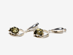 Серьги с цельным зеленым янтарем