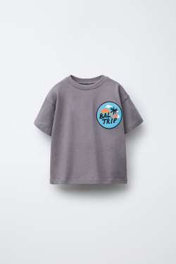 ZARA ФУТБОЛКА С ПРИНТОМ «СЕРФИНГ», ЛИЛОВЫЙ