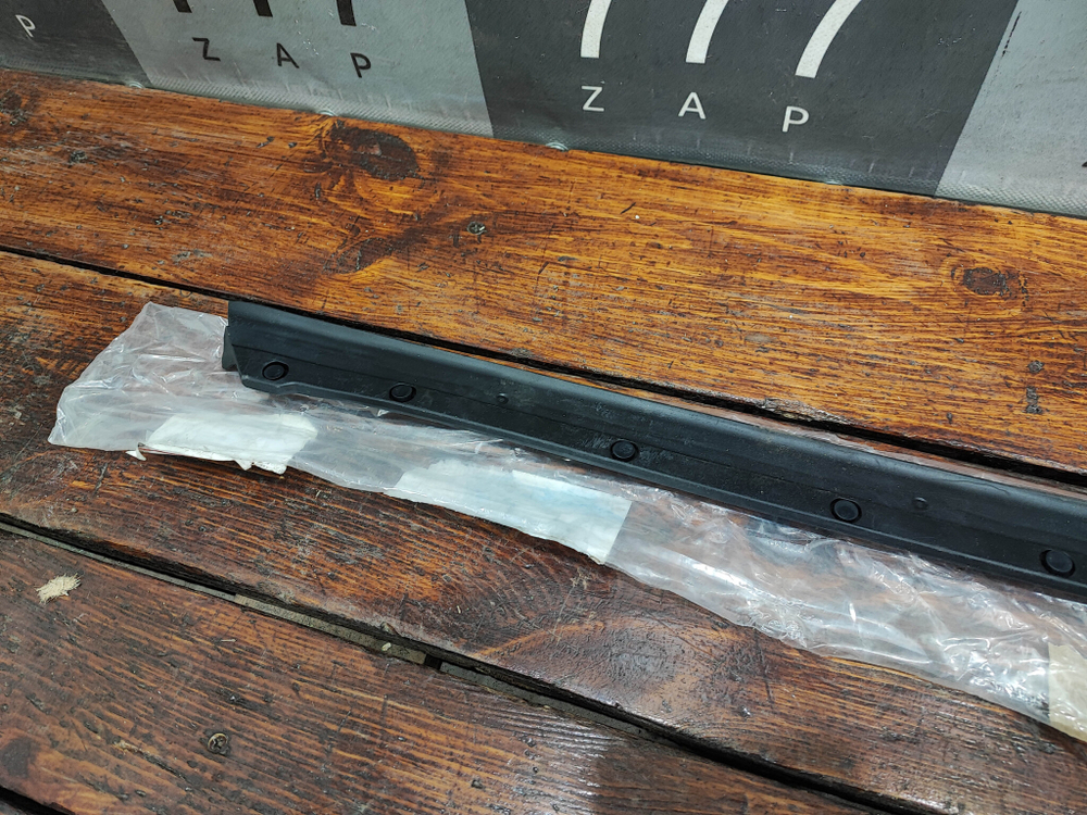 Уплотнитель стекла переднего правого Haval H9 Новый Оригинал 6107340XKV08A