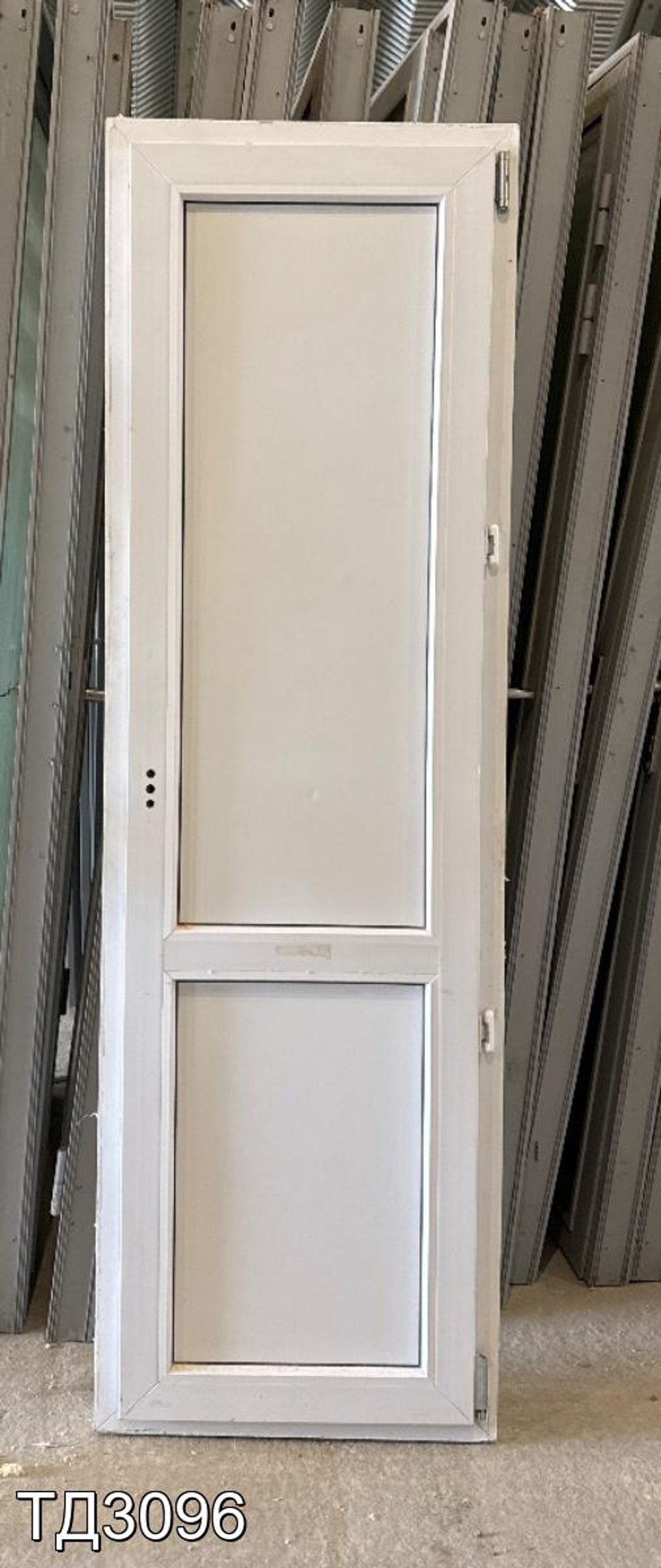 Дверь балконная пластиковая Б/У 1880(в) x 580(ш)