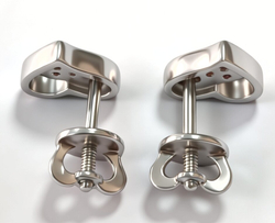 Ювелирные серьги-пусеты из серебра 925 пробы,вставка рубин 0,1ct.