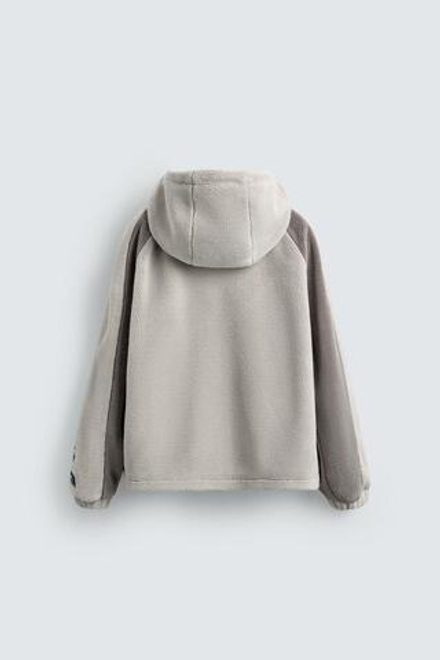 ZARA КУРТКА ИЗ ИСКУССТВЕННОЙ ОВЧИНЫ В СТИЛЕ КОЛОР-БЛОК, ЖЕЛТОВАТО-БЕЛЫЙ