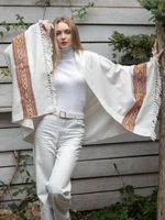 Шерстяной палантин с вышивкой (белый)