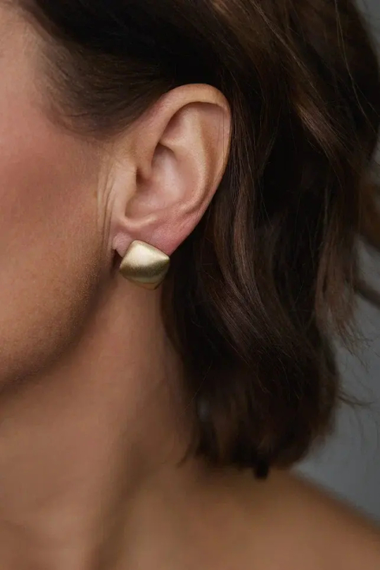 Серьги пусеты квадраты, матовое золото