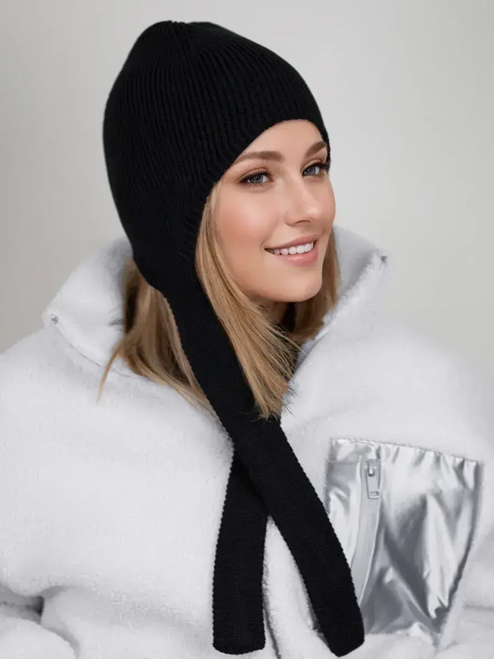 Чепчик шапка женский на завязках на осень