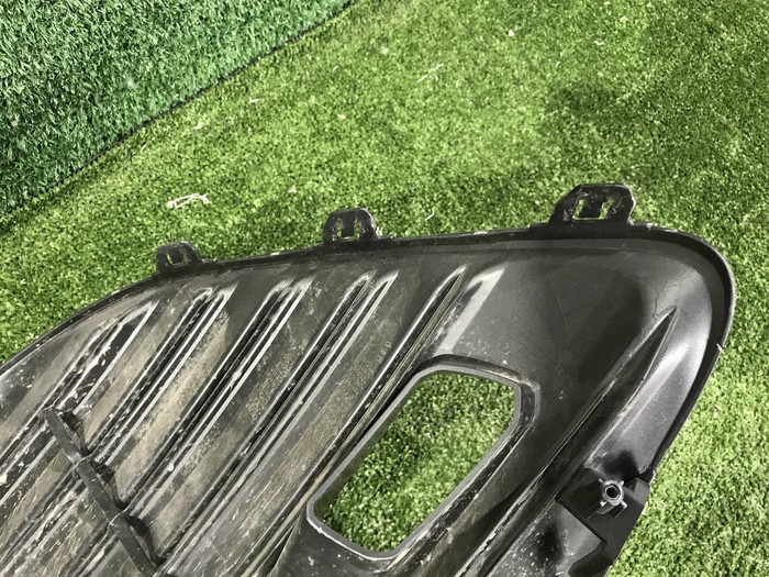 Решетка переднего бампера Toyota Camry xv70 (2017-2021)