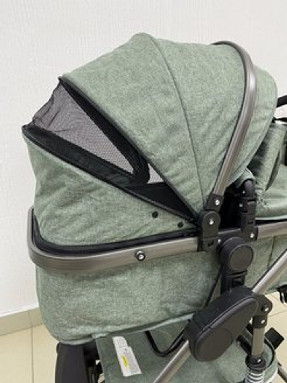 Коляска-трансформер LUXMOM 555-W 2В1 зеленый текстиль
