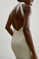 Платье ESSENTIAL с открытой спиной, молочный