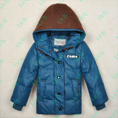 Куртка с контрастным капюшоном из буклированной ткани