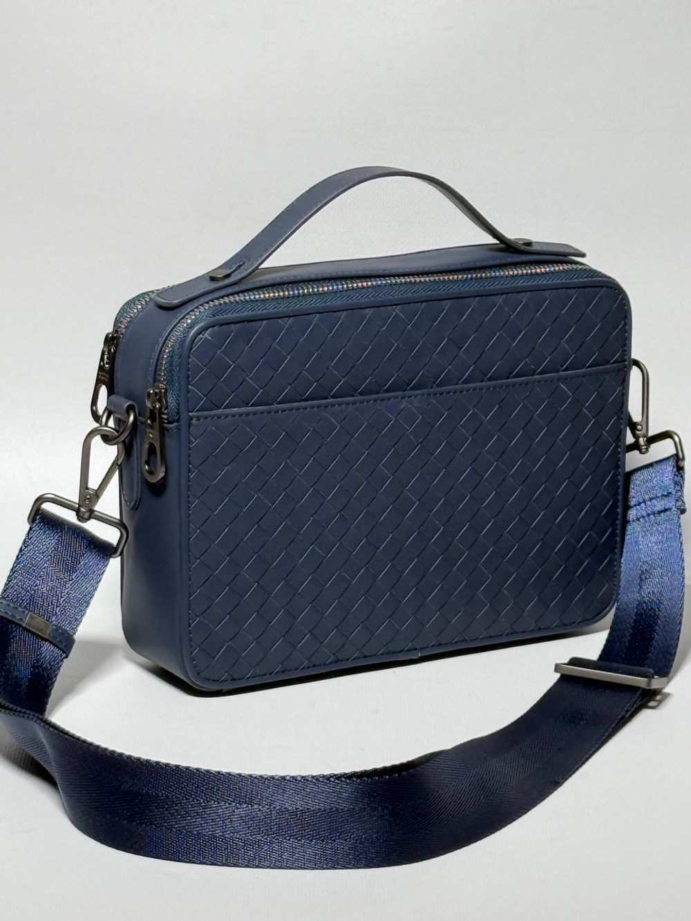 Сумка-мессенджер Bottega Veneta