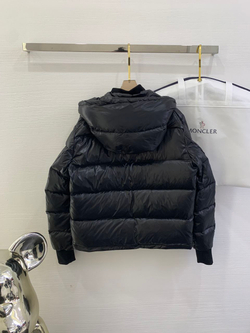 Пуховик Moncler
