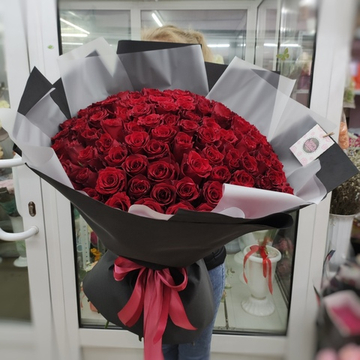 Букет из 101 красной розы сорта "Эксплорер" (Эквадор 60 см)
