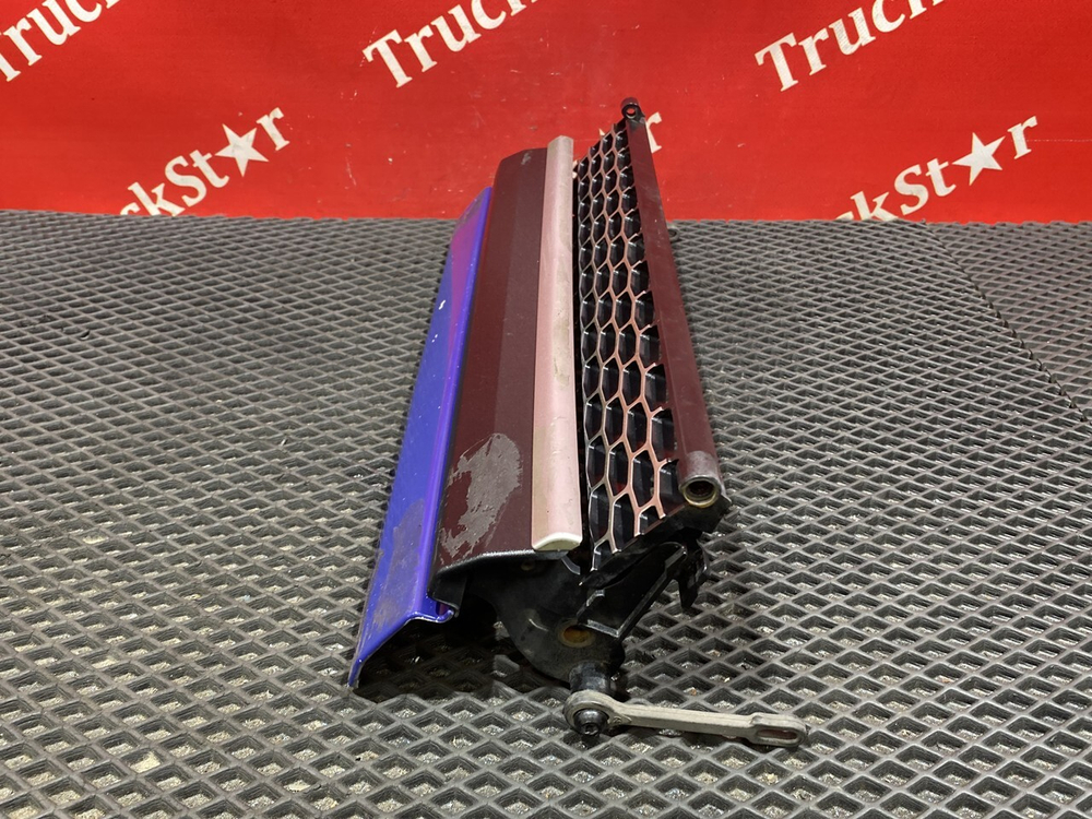 Накладка решетки радиатора нижняя 2018г