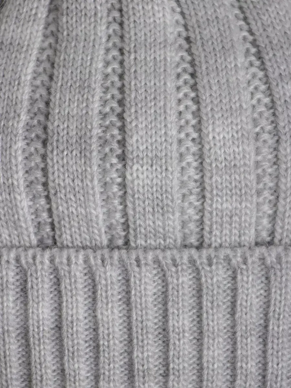 Шапка зимняя вязаная с помпоном на завязках