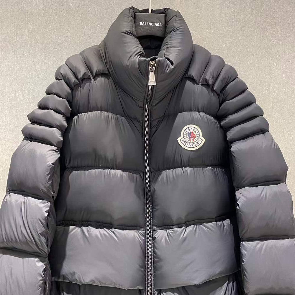 Пуховик Moncler