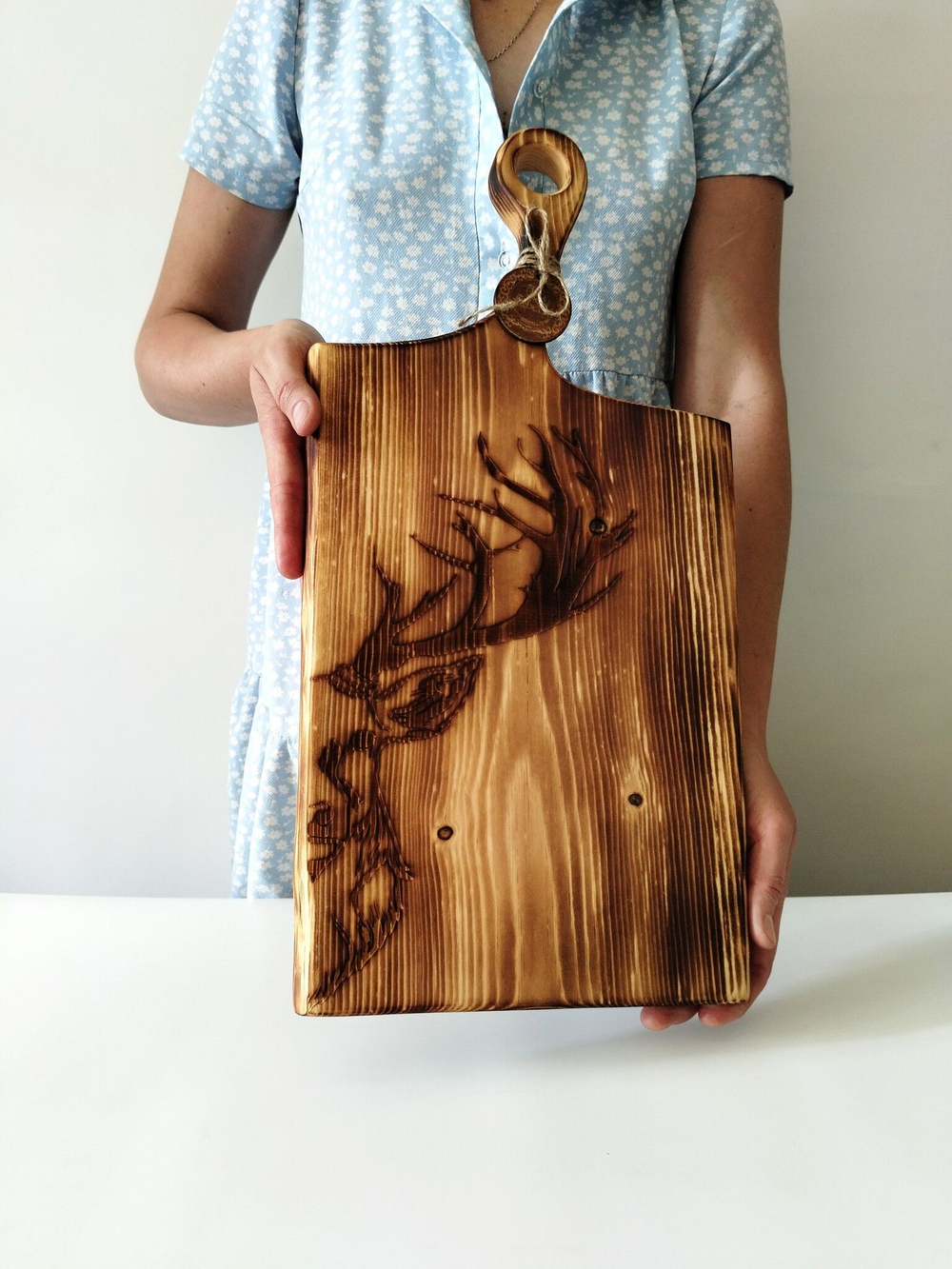 Разделочная доска из спила Сибирского кедра