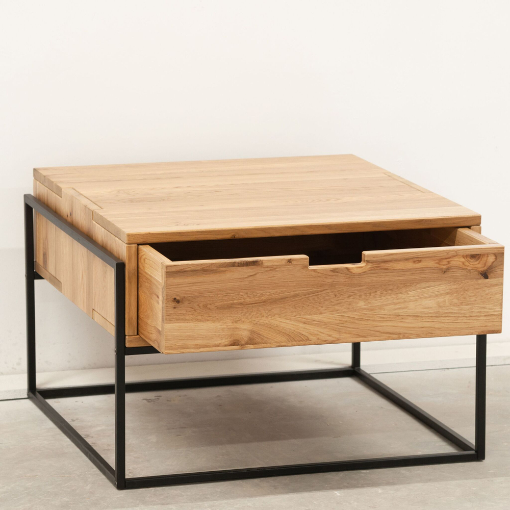 Журнальный столик 65х65 с ящиком из дикого дуба