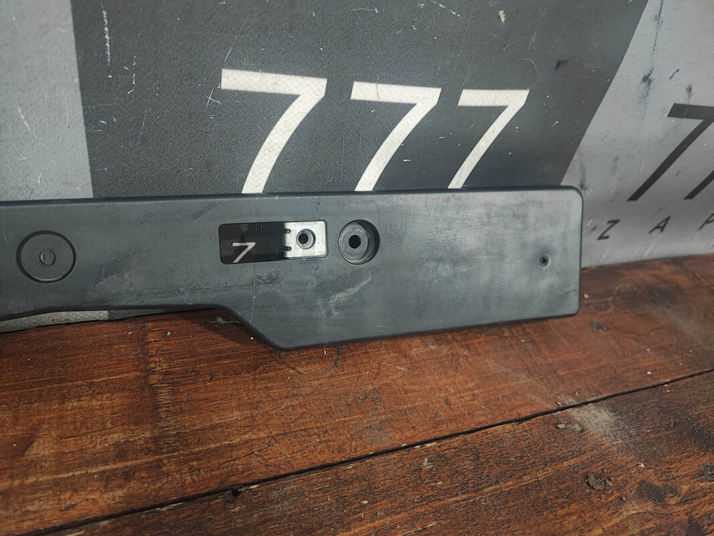 Площадка гос. номера Toyota RAV4 IV (XA40) 15-18 Б/У Оригинал 5211442120