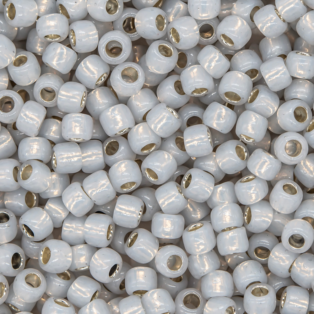 Японский бисер TOHO Round 8/0 (№2101), с внутренним серебрением, непрозрачный глянцевый