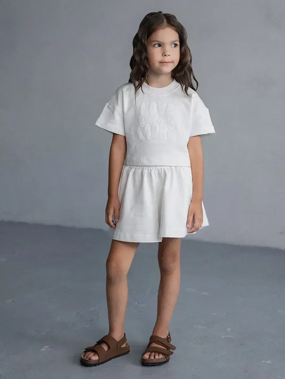 Летний костюм для девочки с шортами