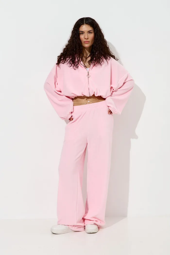 Широкие брюки на резинке из велюровой ткани розового цвета