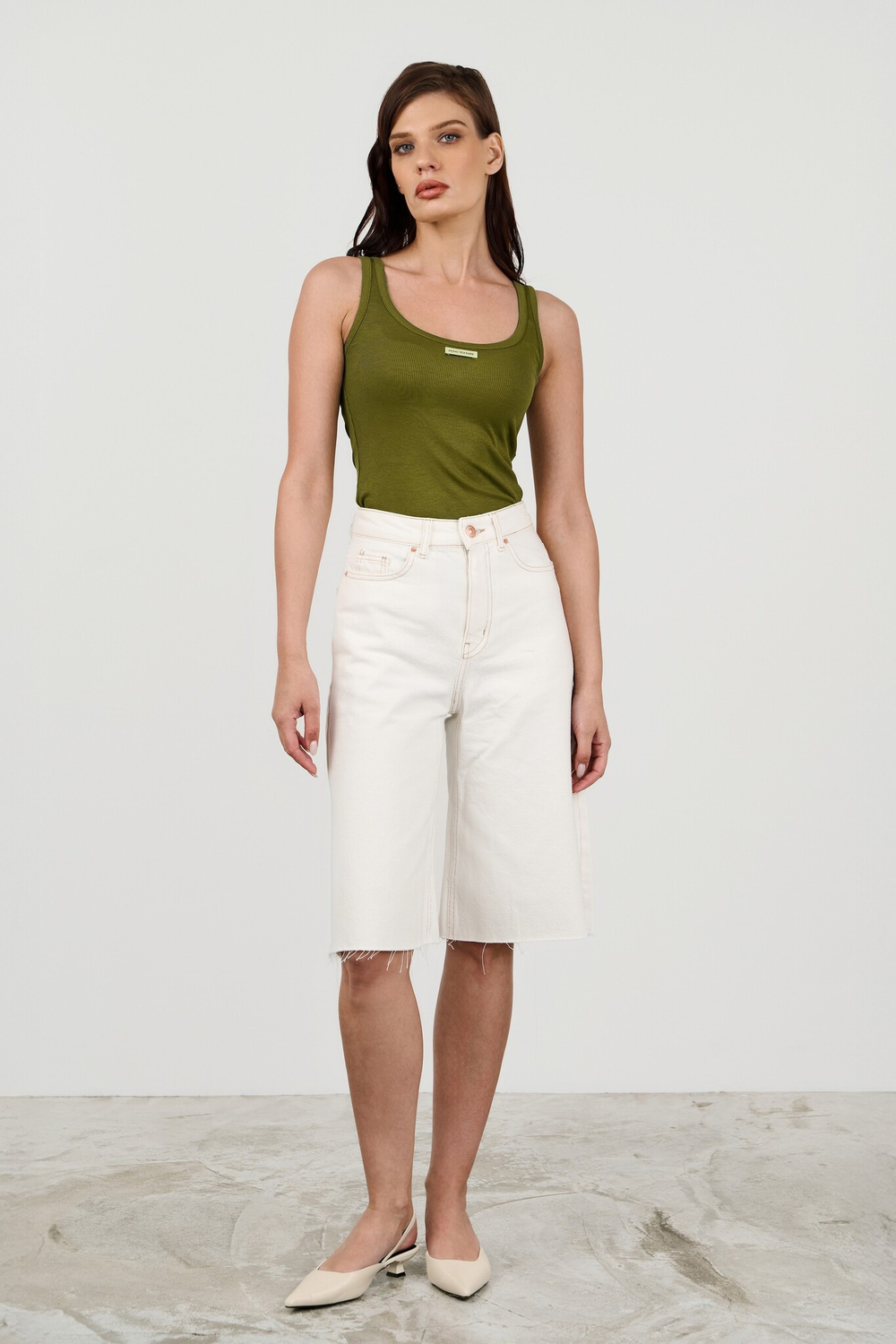 Майка на широких бретелях