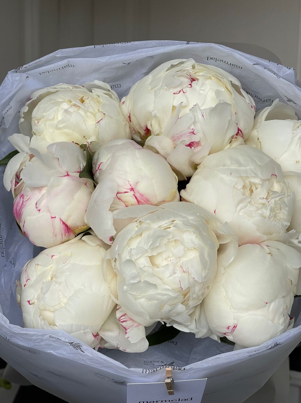 Букет 9шт белых пионов