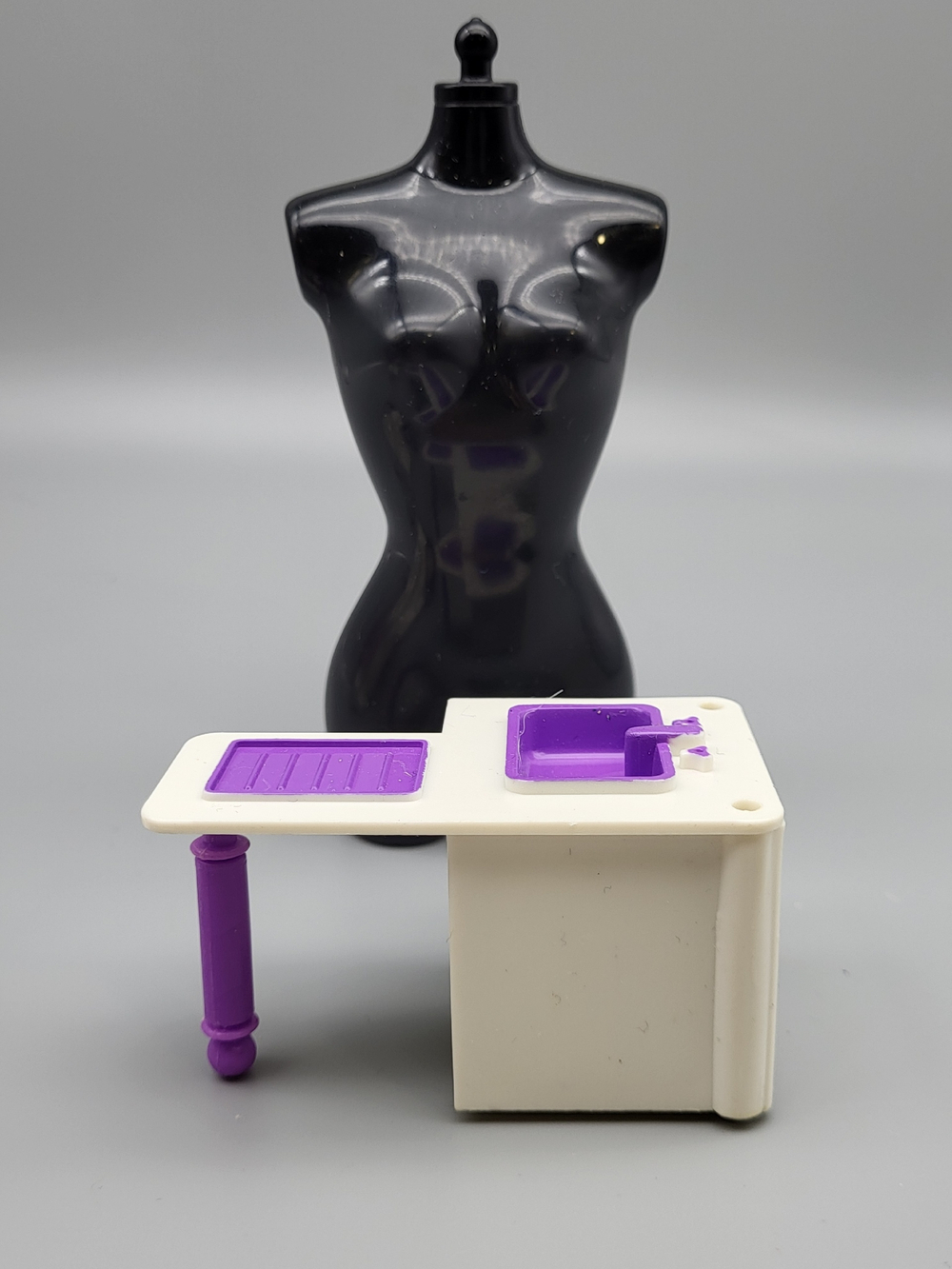 Мебель для кукол Барби - Келли стол с раковиной 0818