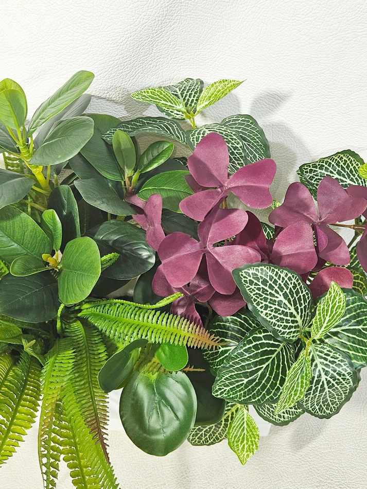 Искусственная зелень папоротник с кислицей 35см в белом балконном ящике