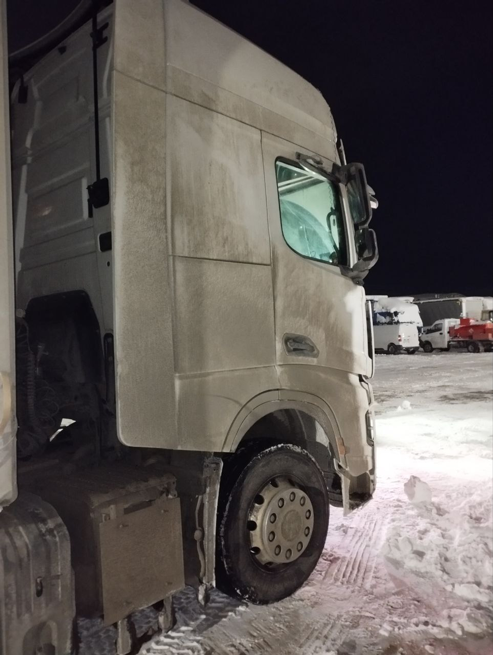 Shacman (Shaanxi) SX* 4x2 Седельный тягач SX4188YY381 (Дизельный, 12,5 л, 480 л.с., АТ)