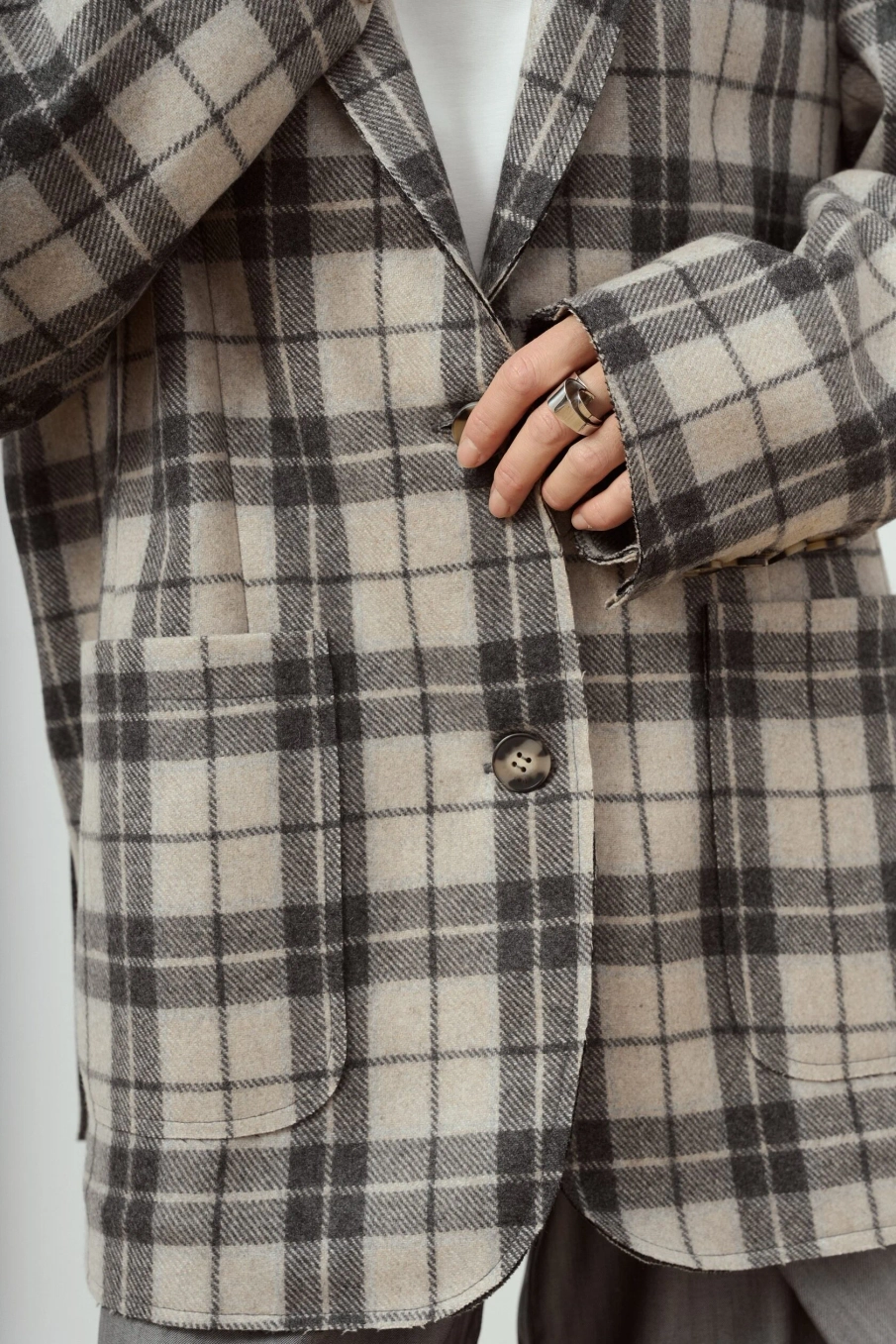 Жакет с необработанными швами