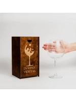 Бокал для вина с гравировкой в подарочной упаковке