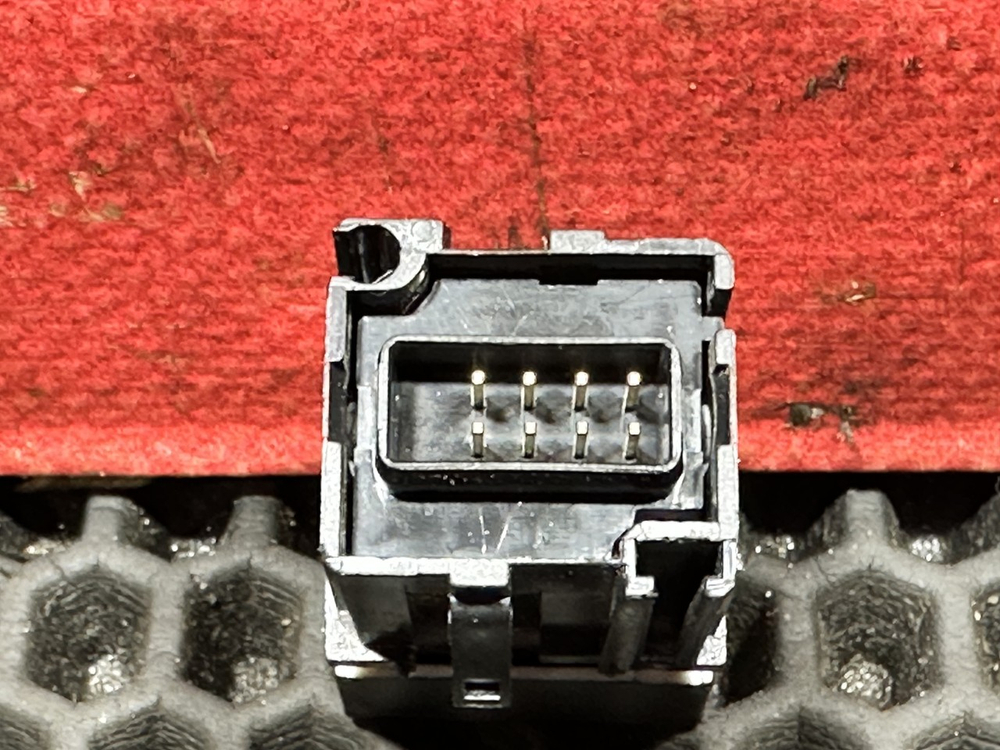 Кнопка сигнала заднего хода