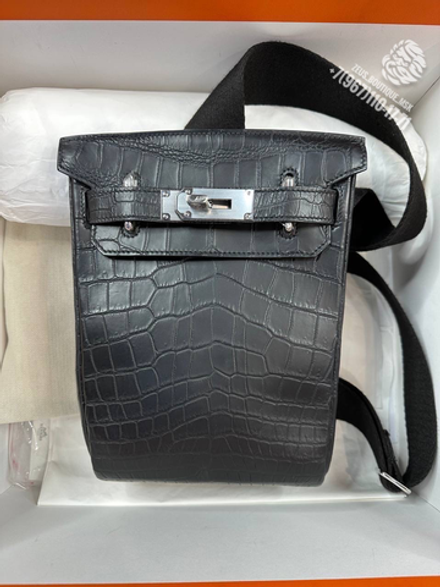 Нагрудная сумка-слинг Hermes из кожи крокодила