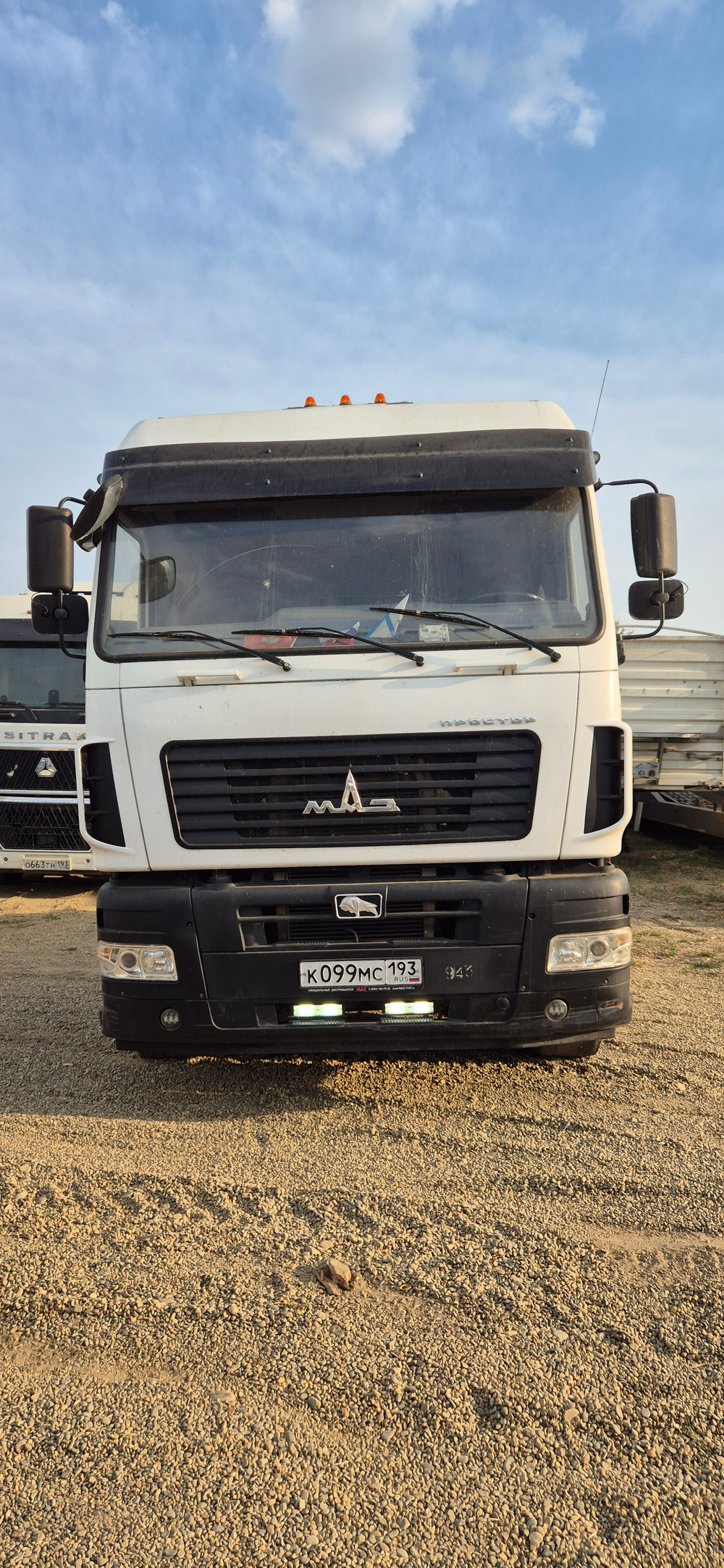 МАЗ 5440 4x2 Седельный тягач 544028-570-031 (Дизельный, 11,6 л, 423 л.с., МТ)
