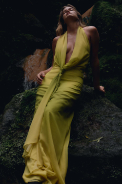 ZARA ДЛИННОЕ ПЛАТЬЕ С ПРИНТОМ И УЗЛОМ, ОТТЕНКИ ЗЕЛЕНОГО