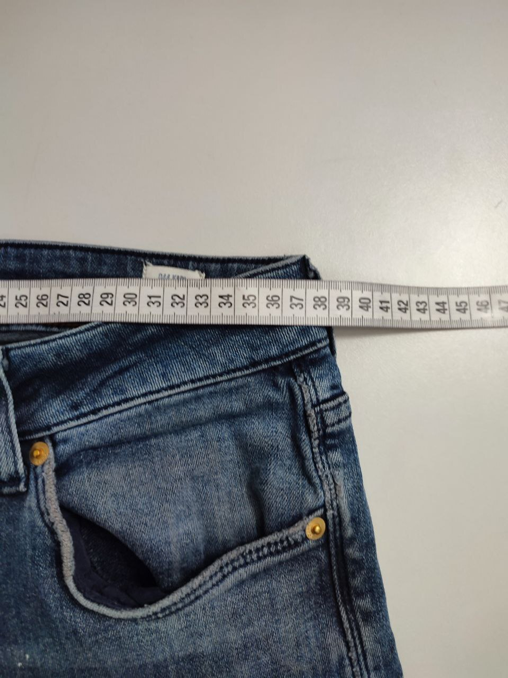 Джинсы Colin's  с потертостями 44 размер
