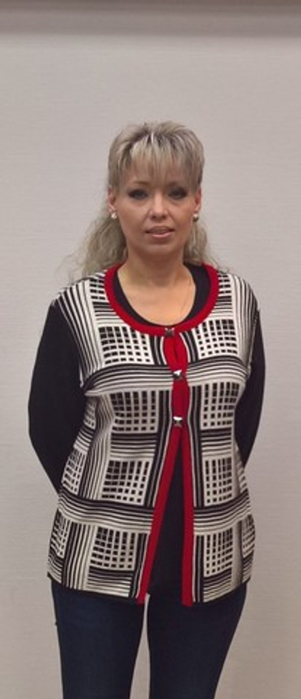 Теплый жакет с красной отделкой